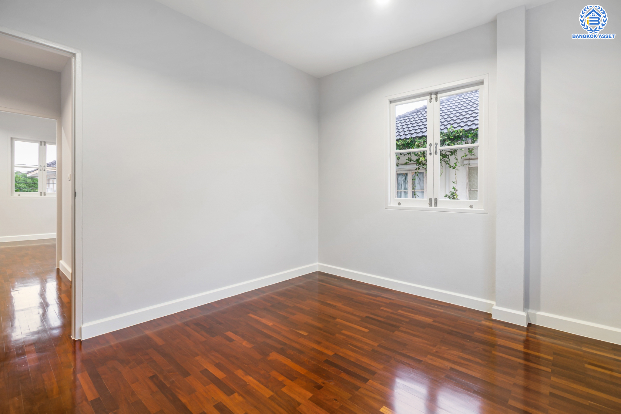 บ้านมือสองตกแต่งใหม่ แบรนด์ LH ม.ชัยพฤกษ์ ทวีวัฒนา เนื้อที่ 51 ตร.ว. ตอบโจทย์ทุกการอยู่อาศัย ด้วยฟังก์ชัน 4 ห้องนอน 3 ห้องน้ำ 1 ที่จอดรถ บนทำเลศักยภาพ เชื่อมต่อทางคู่ขนานลอยฟ้าบรมราชชนนี ใกล้ ม.มหิดล และเซ็นทรัลศาลายา